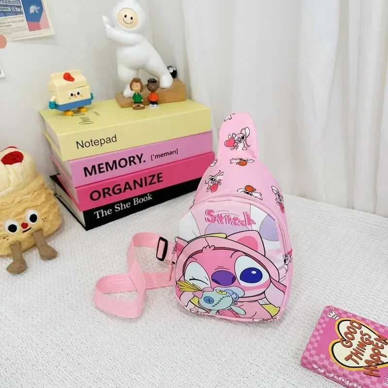 Bolsa de Peito do Stitch — Mochila Cartoon Fofa da Disney, Novo Modelo Anime, Bolsa Transversal para Viagem, Lazer e Organização — Presente de Aniversário para Menino ou Menina